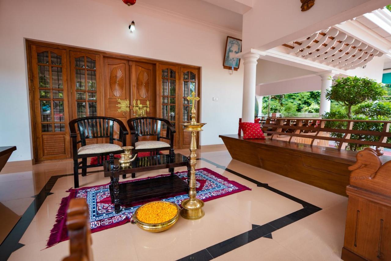 Parudeesa - Heavenly- Luxurious Palace Look-Near Cbd - Kerala - India With Breakfast Kāladi Eksteriør bilde